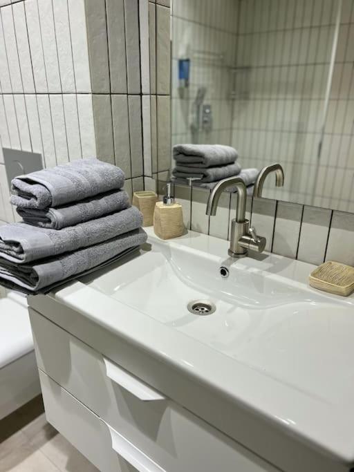 2 Bedroom On Ismail Corner Stefan Cel Mare, New Apartment, Chisinau Center! מראה חיצוני תמונה